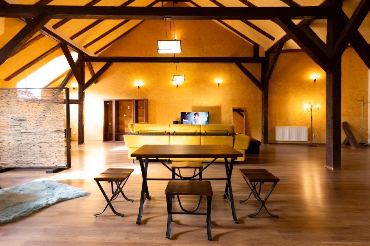 The Attic - Large Open-Space In The Old Town Of Brasov, Minutes Away From The Black Church Kültér fotó