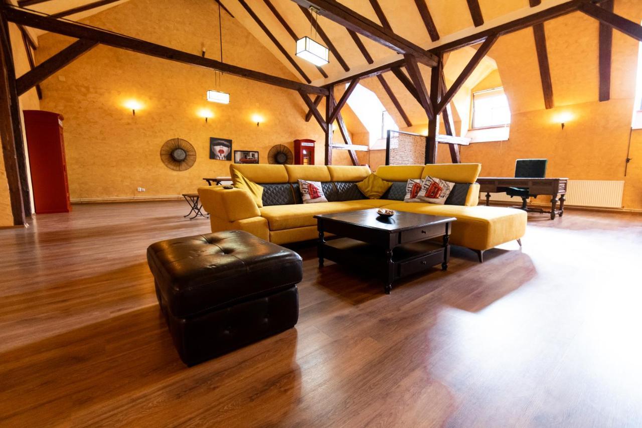 The Attic - Large Open-Space In The Old Town Of Brasov, Minutes Away From The Black Church Kültér fotó
