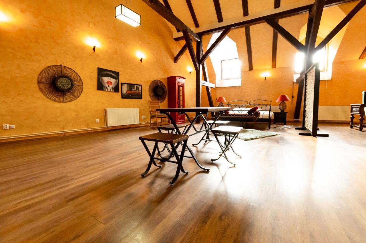 The Attic - Large Open-Space In The Old Town Of Brasov, Minutes Away From The Black Church Kültér fotó