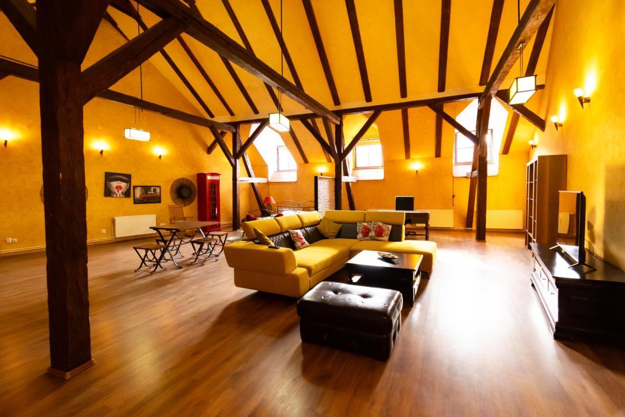The Attic - Large Open-Space In The Old Town Of Brasov, Minutes Away From The Black Church Kültér fotó